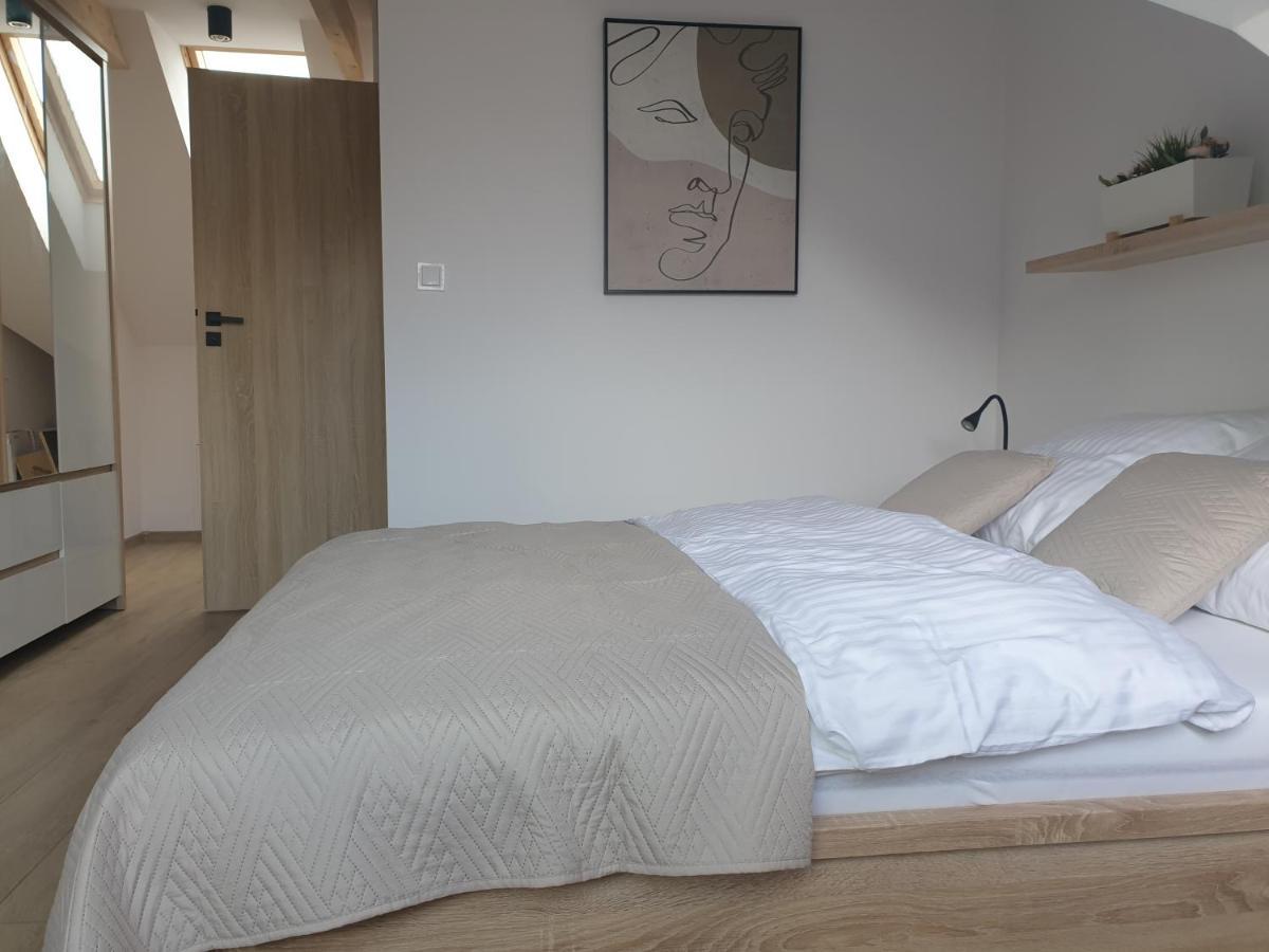 Near The Airport- Apartments Krakow Bagian luar foto